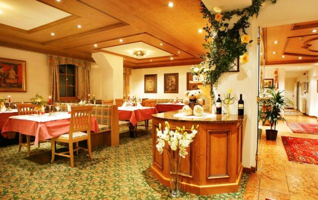 Hotel Corona Krone Selva di Val Gardena Exterior photo