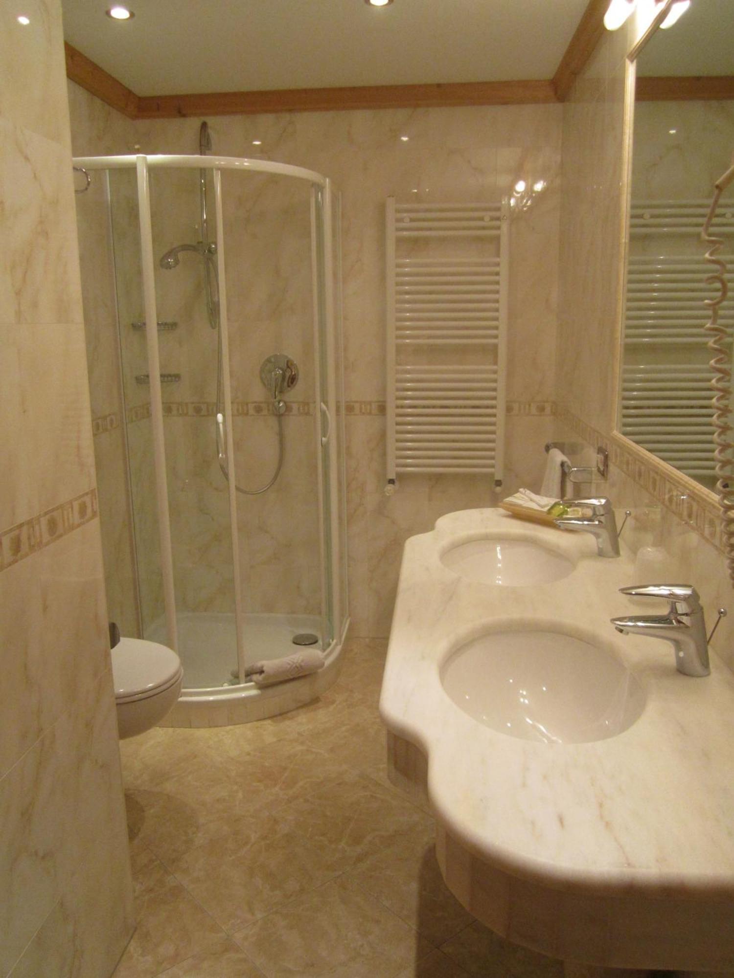 Hotel Corona Krone Selva di Val Gardena Room photo