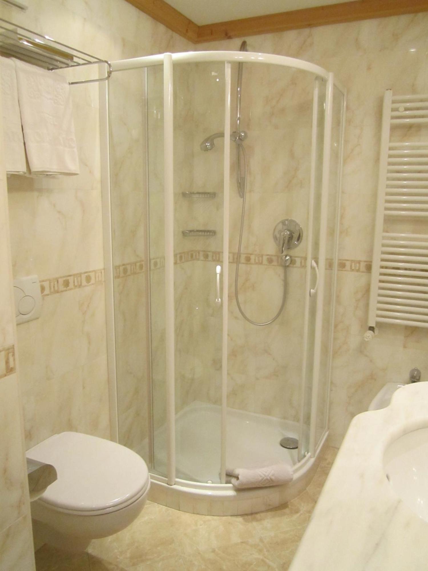 Hotel Corona Krone Selva di Val Gardena Room photo