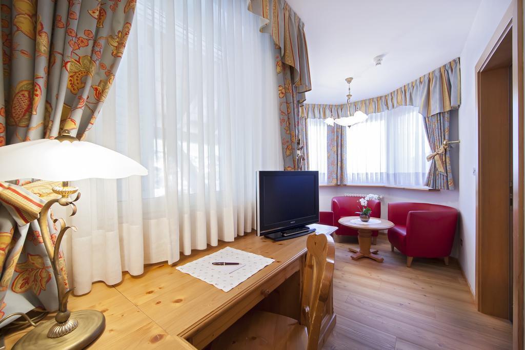 Hotel Corona Krone Selva di Val Gardena Exterior photo