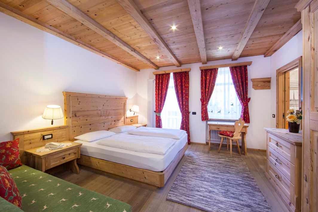 Hotel Corona Krone Selva di Val Gardena Exterior photo